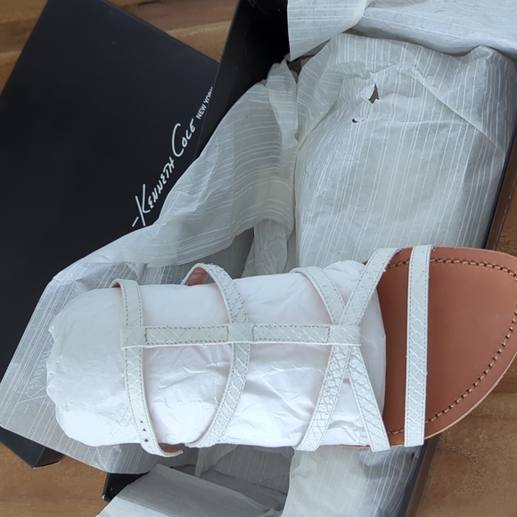 🆕🌿KENNETH COLE NEW YORK GLADIATOR SANDALS🌿 - Picture 4 of 10